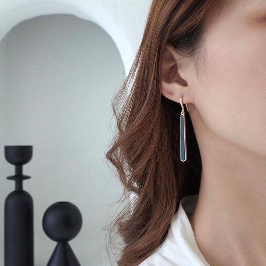 CiCi'De Jewelry – Geometrische Oorbellen met Blauwe Emaille Druppel