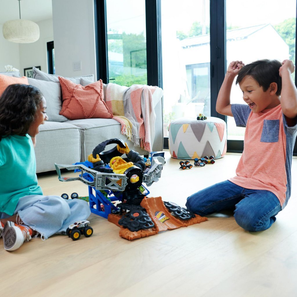 Mattel Hot Wheels Monstertruck Arena Smasher Takedown