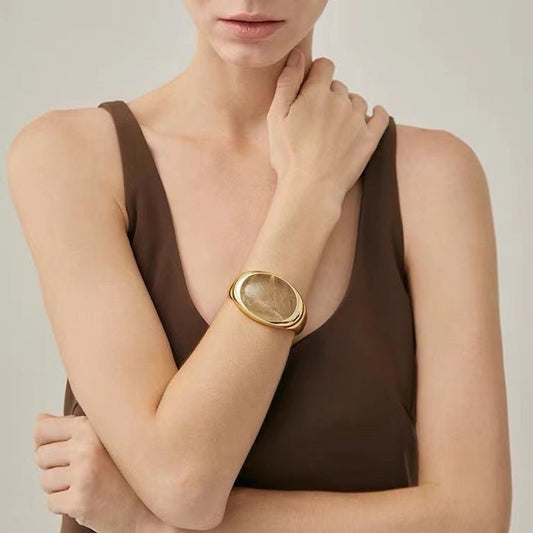 CiCi'De Jewelry Amsterdam – Vergulde Sculpturale Armband met Gouden Rutilated Kwarts